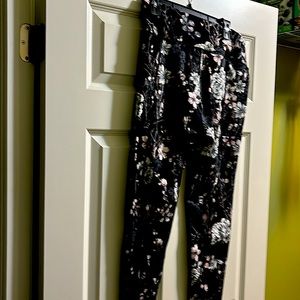 New Victoria Secret leggings XLG regular black floral with cream /pink flowers.